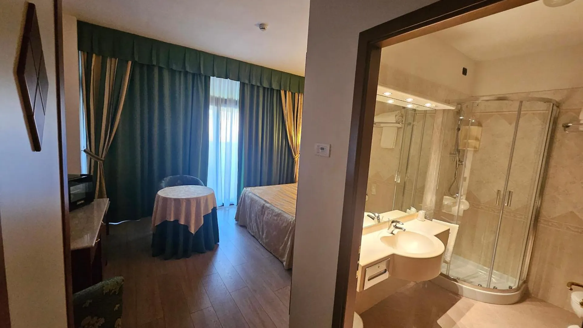 ***  Hotel Le Ville Capannori Italy